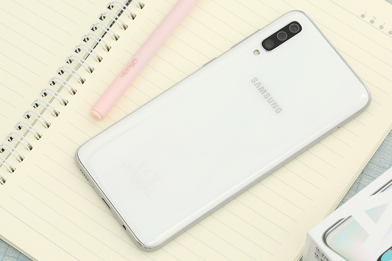 Samsung Galaxy A70 | Thiết kế mặt lưng