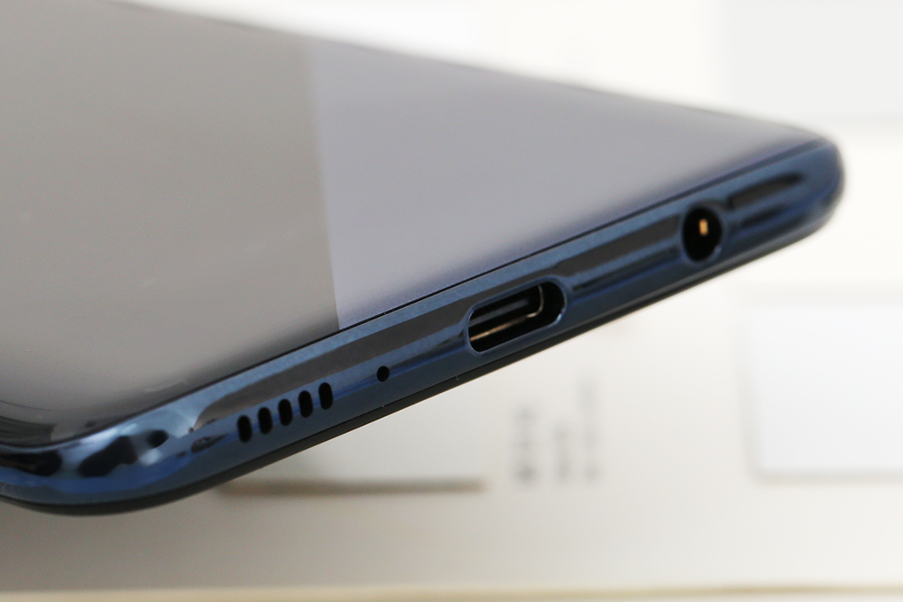 Điện thoại Samsung A30s | Cổng sạc USB Type C có hỗ trợ sạc nhanh